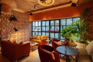 Posezení v ubytování room2 London Chiswick Hometel