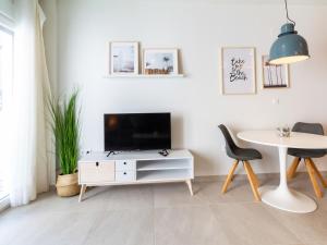 Televízia a/alebo spoločenská miestnosť v ubytovaní WintowinRentals Apartamento sostoa 156