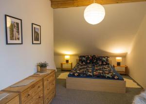 Vuode tai vuoteita majoituspaikassa Apartament Nad Potokiem
