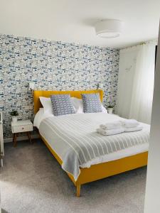 Porth Beach Hotel客房内的一张或多张床位
