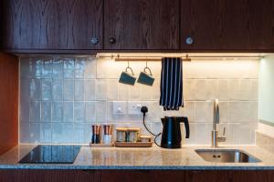 Kuchyň nebo kuchyňský kout v ubytování room2 London Chiswick Hometel