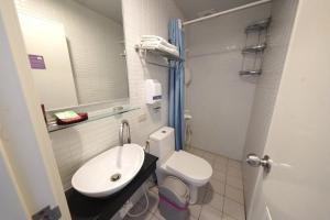 A bathroom at 安蘭居旅店 An Lan Jie Hotel