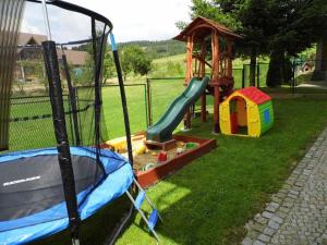 Herní místnost nebo prostor pro děti v ubytování Willa U Jędrusia