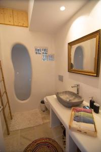 Koupelna v ubytování Quartano Paros Residence