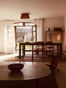 Posezení v ubytování Ferme St Pierre gîte, pisc, repas, 2-3 personnes