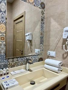 Ванная комната в Bristol Hotel Tashkent