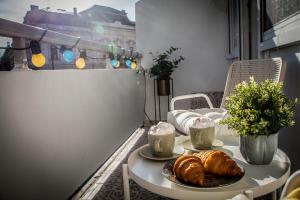 Možnosti raňajok pre hostí v ubytovaní LouLou's Central Apartment with cosy balcony