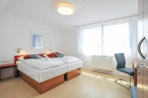 Giường trong phòng chung tại Gästehaus abz Stuttgart