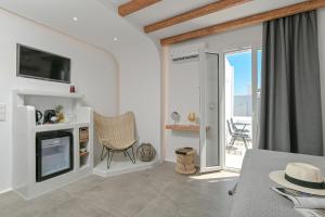A kitchen or kitchenette at Naxos Blue Sky