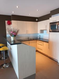 a kitchen with a white and black counter top at Appartement Borealis in Blankenberge