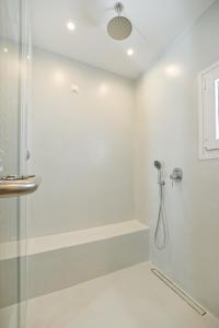 A bathroom at Naxos Blue Sky