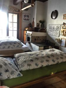 Posteľ alebo postele v izbe v ubytovaní Romantická drevenica