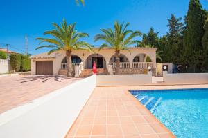 Basen w obiekcie Villa Capricho - PlusHolidays lub w pobliżu
