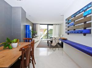 Foto da galeria de Blue fridge apartmen · Blue fridge apartmen · Ideal for couples, near beach and well connected em Vilassar de Mar