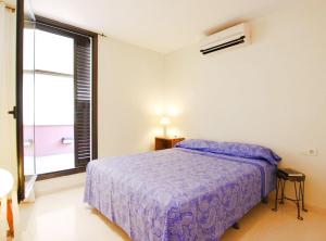 a bedroom with a bed and a large window at Blue fridge apartmen · Blue fridge apartmen · Ideal for couples, near beach and well connected in Vilassar de Mar