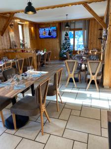 Restaurace v ubytování Hôtel Restaurant des Lacs