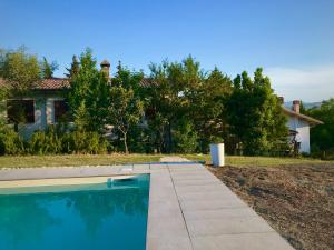 a swimming pool in front of a house at B&B Prato San Lorenzo in Nocciano