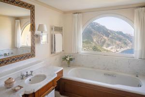 Koupelna v ubytování Caruso, A Belmond Hotel, Amalfi Coast