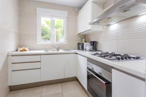 A kitchen or kitchenette at Casa del Sol