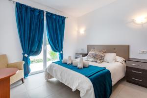 A bed or beds in a room at Casa del Sol