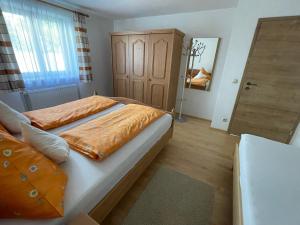 Postel nebo postele na pokoji v ubytování Ferienwohnung Grüntenblick
