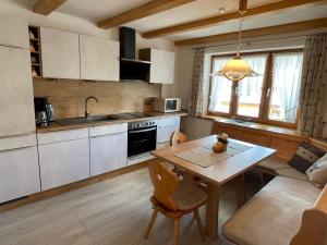 Kuchyň nebo kuchyňský kout v ubytování Ferienwohnung Grüntenblick