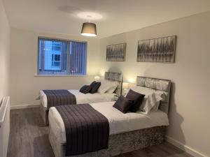 Postel nebo postele na pokoji v ubytování Exec 2Bed 2Bath Serviced Apartment Balcony Parking