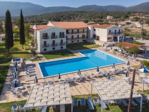 Bazén v ubytování Sami Beach Hotel nebo v jeho okolí