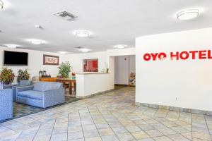 Majoituspaikan OYO Hotel Irving DFW Airport South aula tai vastaanotto