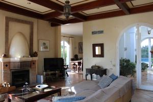 Coin salon dans l'établissement Stunning 3-Bed Villa in Benalup-Casas Viejas