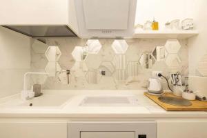 A kitchen or kitchenette at Carolina’SNest in Trastevere