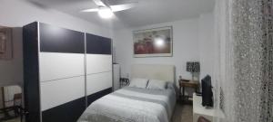 Posteľ alebo postele v izbe v ubytovaní lola.- HABITACION DE MATRIMONIO, CON BAÑO PRIVADO