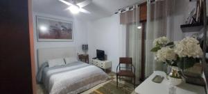 Posteľ alebo postele v izbe v ubytovaní lola.- HABITACION DE MATRIMONIO, CON BAÑO PRIVADO