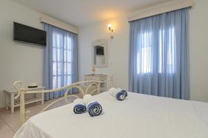 A television and/or entertainment centre at Naxos Blue Sky