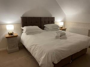 Tempat tidur dalam kamar di Hillview Cottage
