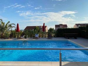 Bazén v ubytovaní Sea La Vie Holiday home with pool alebo v jeho blízkosti