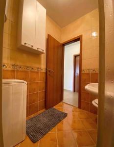 Kúpeľňa v ubytovaní Sea La Vie Holiday home with pool + 31 fotografií