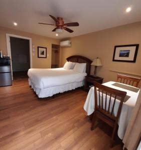 a bedroom with two beds and a ceiling fan at Skyline Cabins in Ingonish