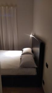 A bed or beds in a room at Hotel Belmonte inn