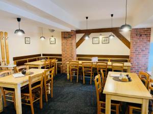 Restaurace v ubytování Pension U Kohoutů + 37 fotografií