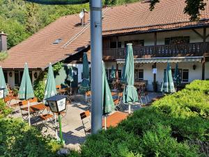 a group of chairs and umbrellas in front of a hotel at Ferienwohnung Fresdorf in Bad Reichenhall