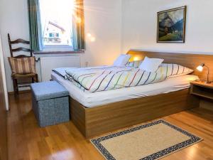 a bedroom with a bed and a desk and a chair at Ferienwohnung Fresdorf in Bad Reichenhall