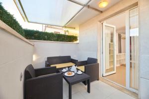a small balcony with a table and chairs at VILLA AX in Umag
