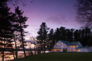 Gallery image of Wolf Cove Inn in Poland Spring