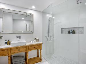 a bathroom with a sink and a shower at Chalet Nanook Akuna 2 in Thredbo
