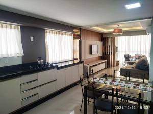 Dapur atau dapur kecil di Melhor vista e localização nas Termas