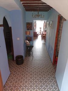 a hallway of a house with a tile floor at Magnífica casa de pueblo con todas las comodidades in Moratalla