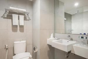 Koupelna v ubytování KHAS Makassar Hotel