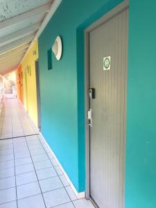 Photo de la galerie de l'établissement Studio Azur -Tartane 100m de la plage- piscine, à La Trinité