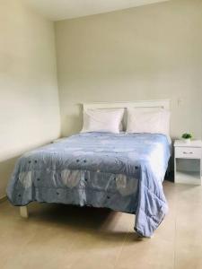 Apartahotel MACADANA客房内的一张或多张床位